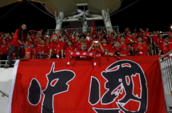 熊猫体育平台,世界杯外场上演多国球迷联合舞蹈秀